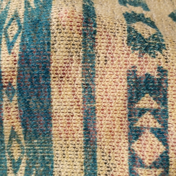 Aztec print turquoise and cream color top, Sise Small - Picture 4 of 6